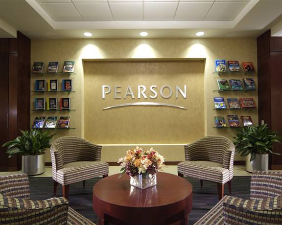 pearson-recept-logo-wall